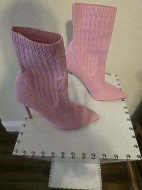 Steve Madden Pink Knit Pointed Sock Booties